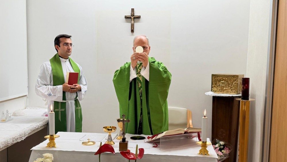 Pope Leo XIV celebrates Mass for Gemelli medical staff on his fourth day in hospital